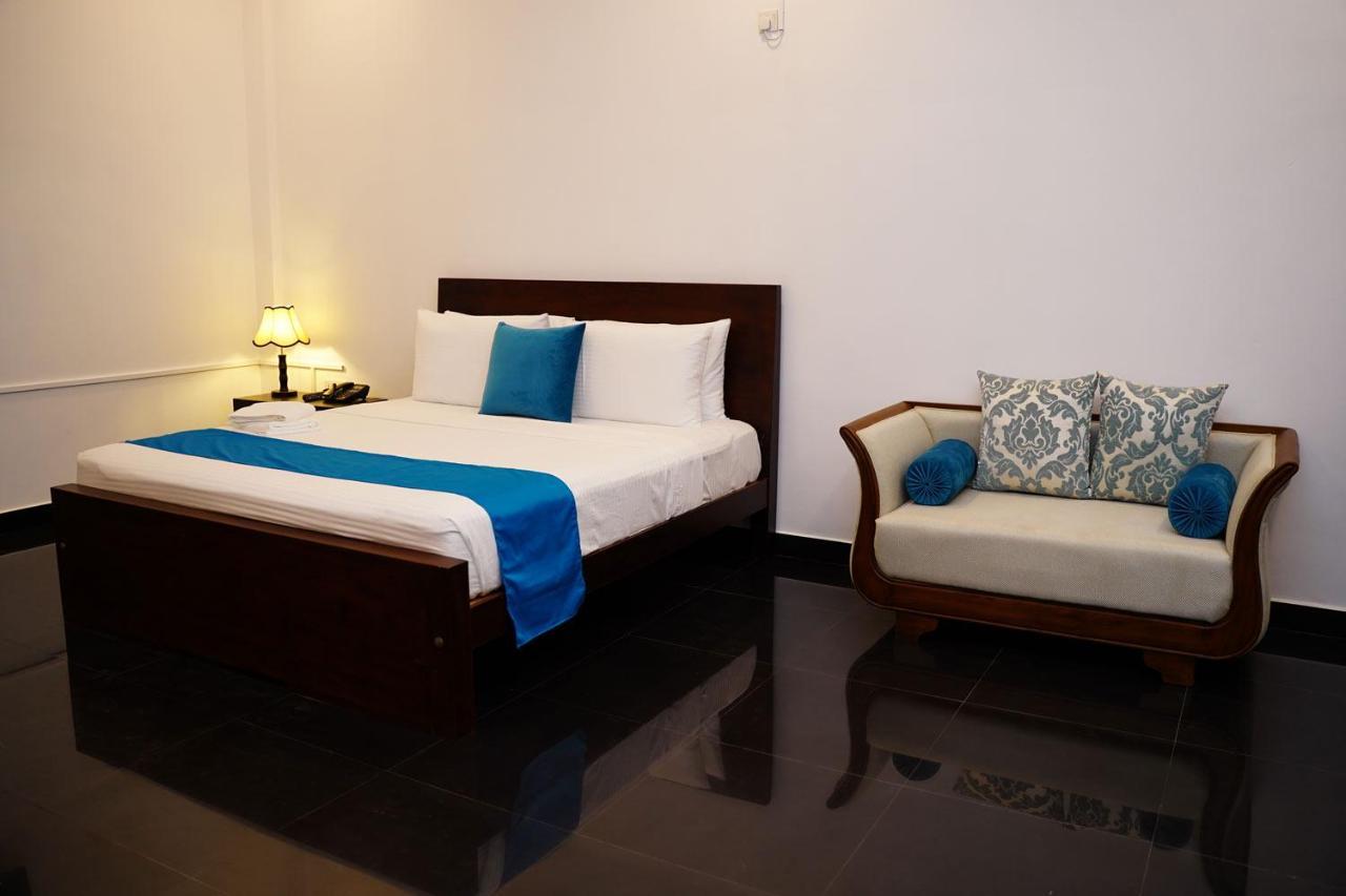 Village Hotel Northern Point Point Pedro Buitenkant foto