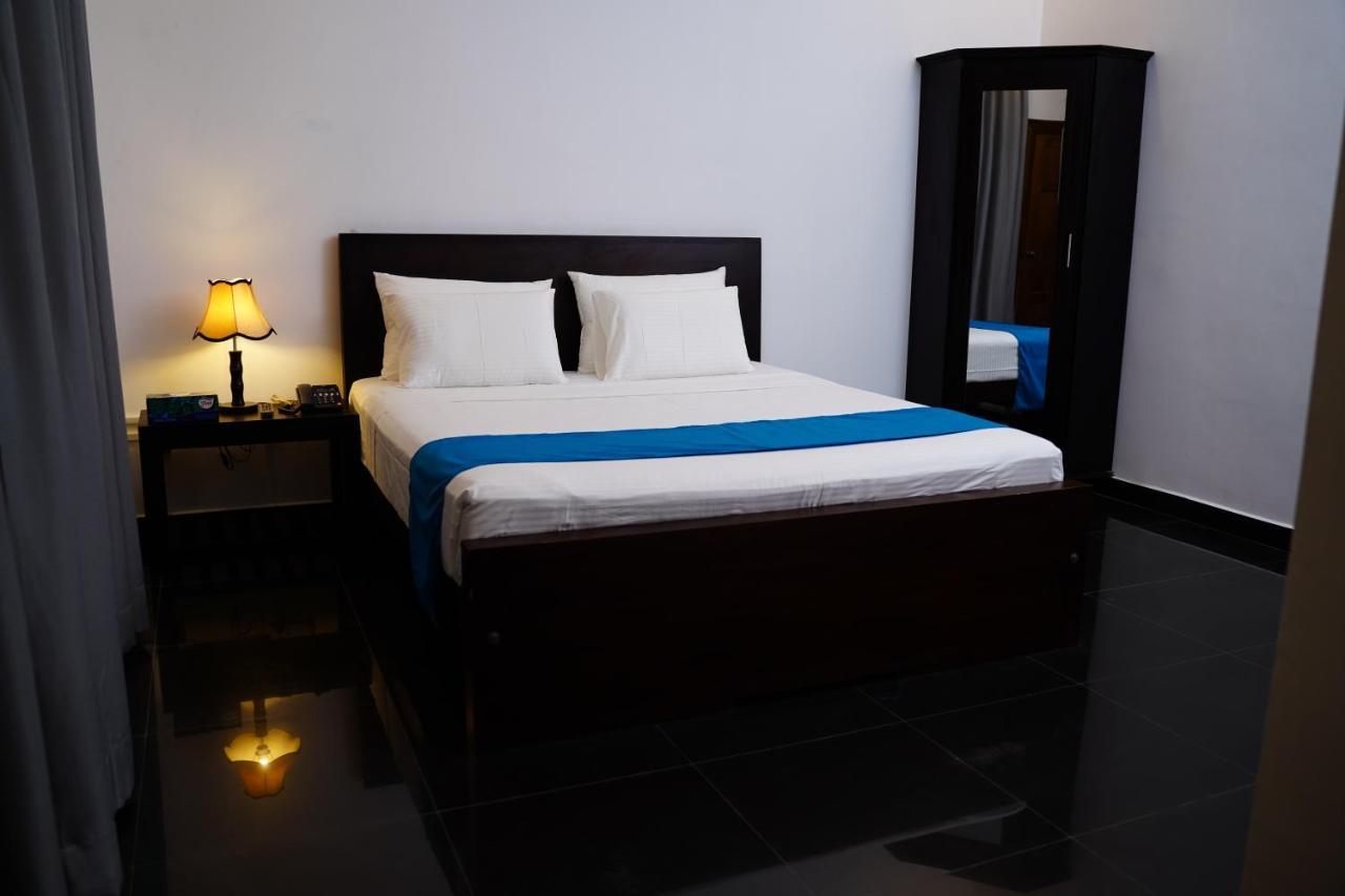 Village Hotel Northern Point Point Pedro Buitenkant foto