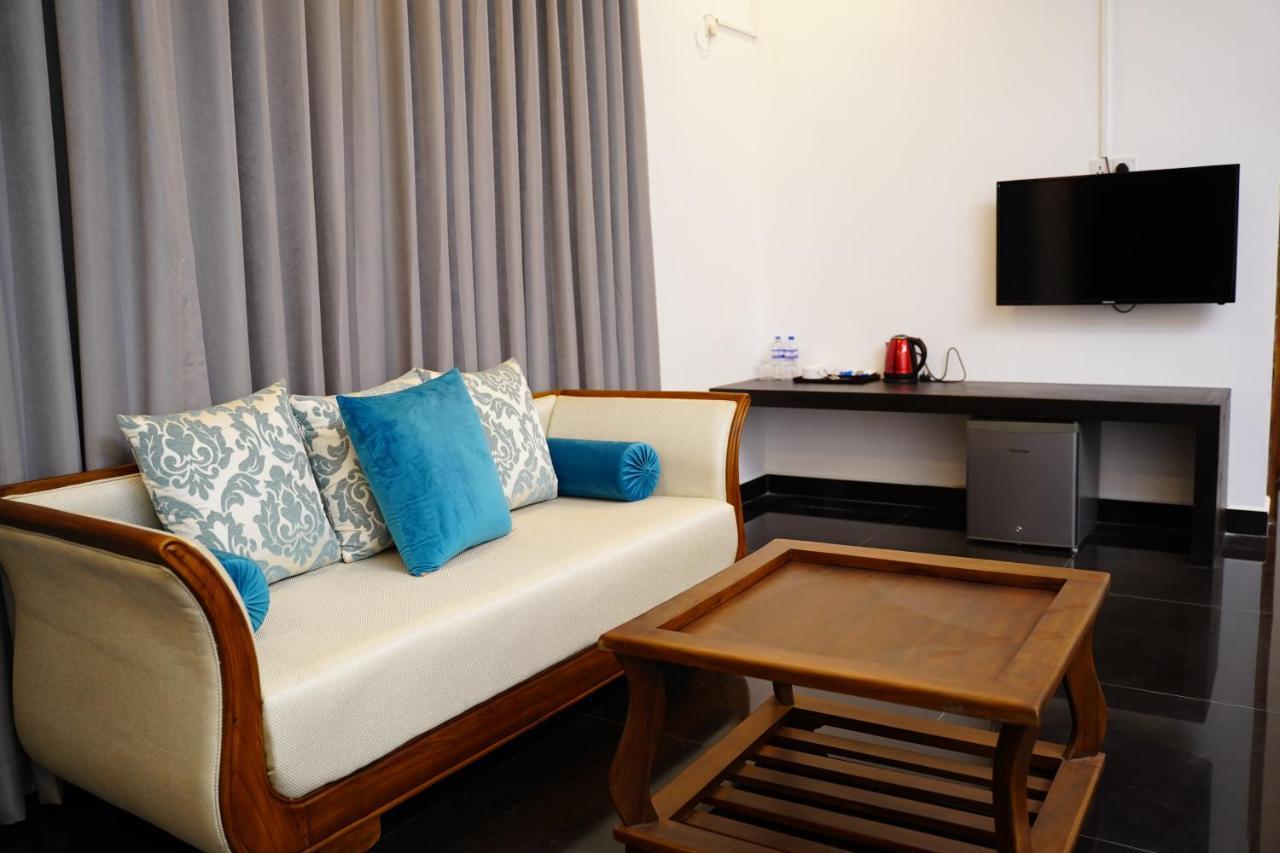 Village Hotel Northern Point Point Pedro Buitenkant foto